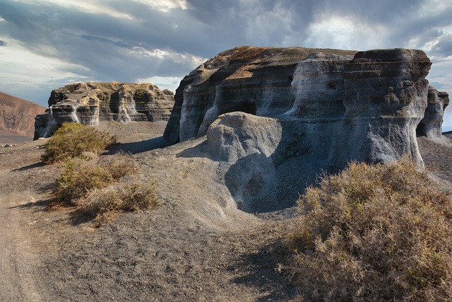 Lanzarote Travel Guide: Experience the Island's Stunning Landscapes and Vibrant Local Culture